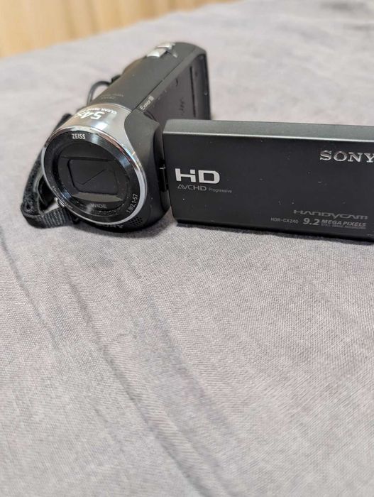 видеокамера Sony HDR-CX240E