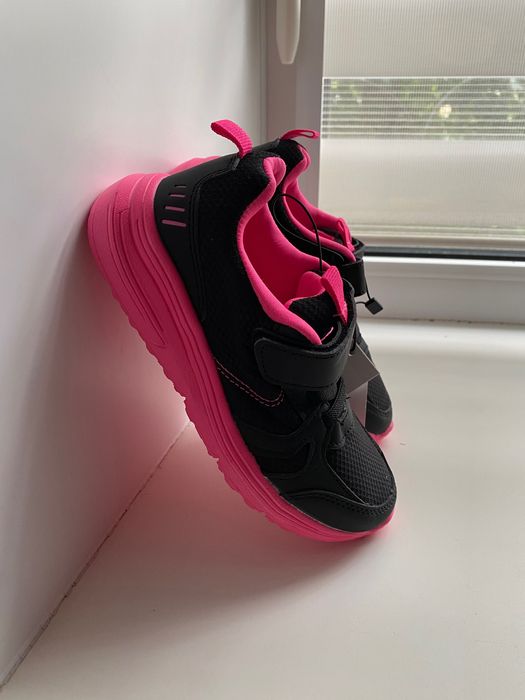 Спортивные детские кроссовки