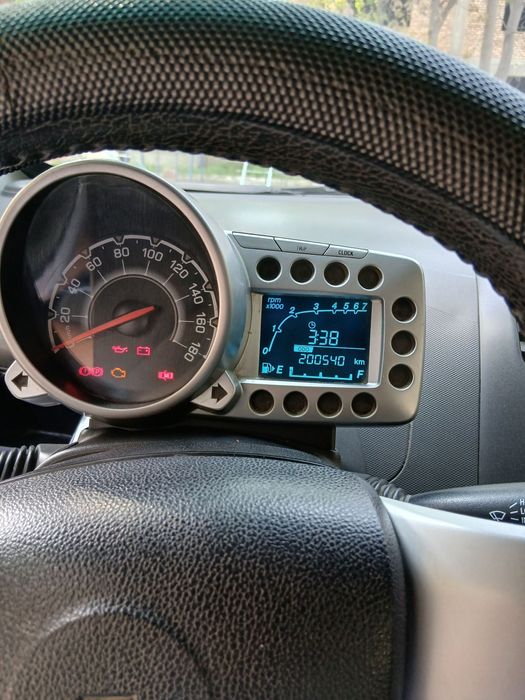 Спарк 1-позиция 2011 йил 2 круг йурган краскаси капот ва олди крилода