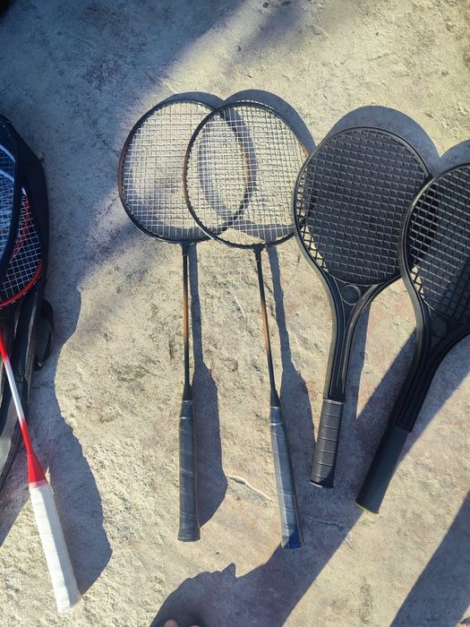 Семеен комплект от 3 бр. ракети и 4 хилки.