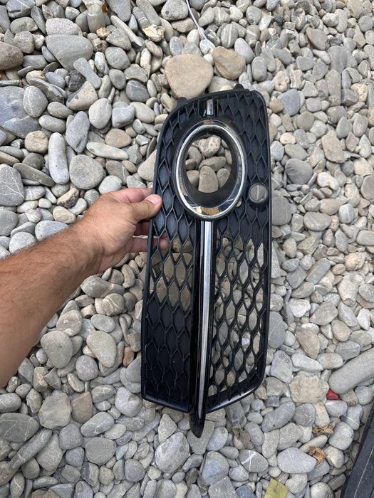 Grilă dreapta bară față audi q5.s linne.cod:8r0807681.s.