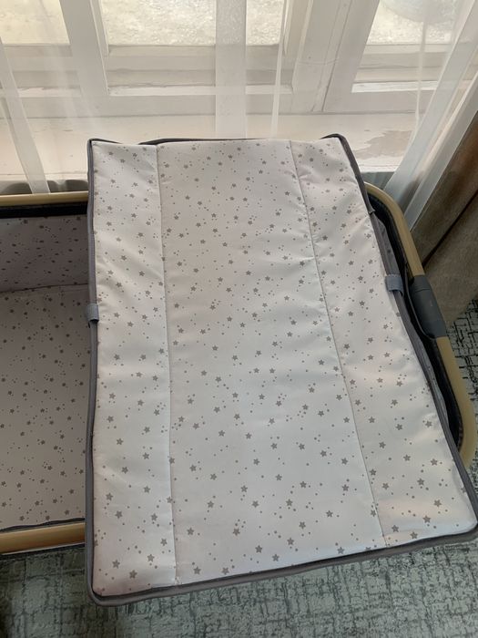 Продам приставную кроватку манеж