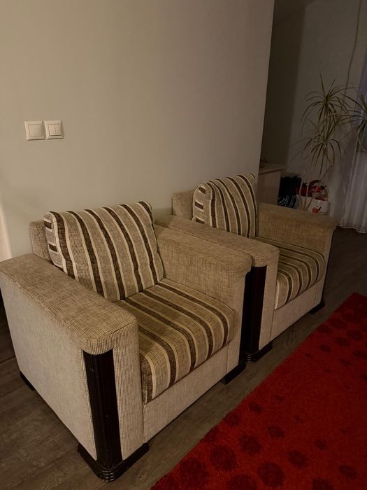 Set masa, scaune și canapea cu fotolii
