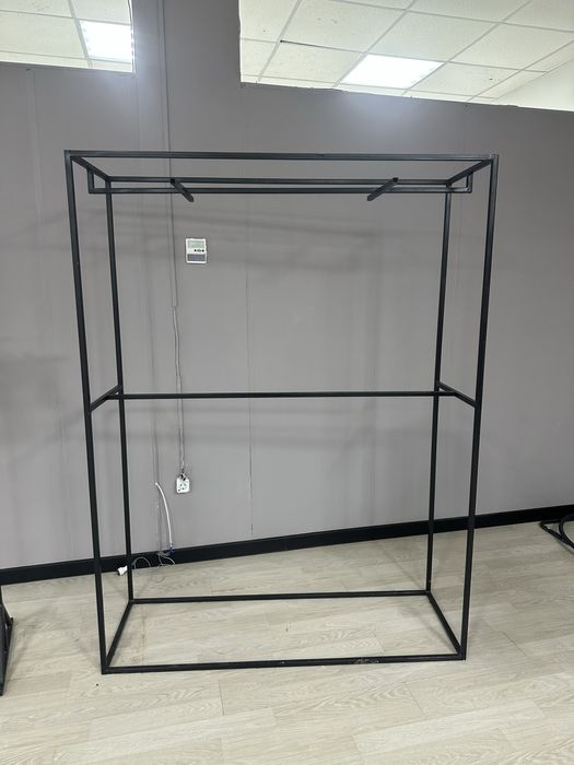 Продам стелаж вешалка для одежды