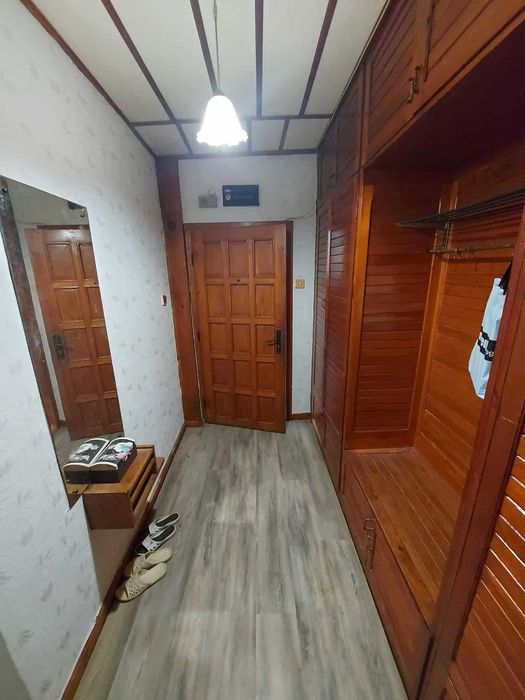 Двустаен апартамент, Пазара