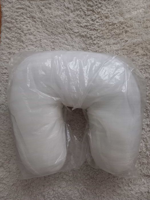 Perna de calatorie pentru gat cu ambalaj original