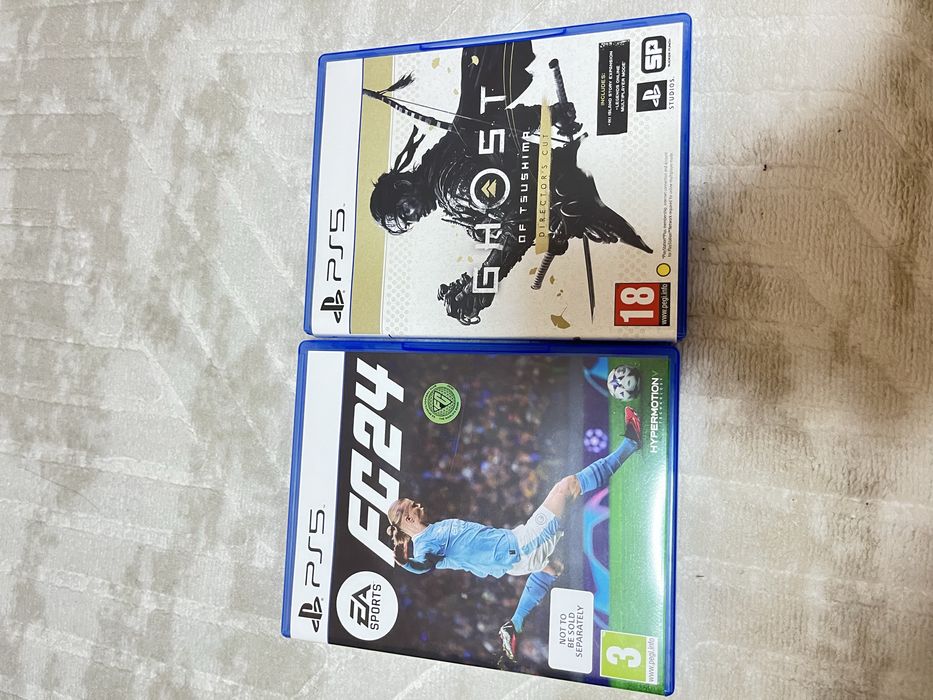 PlayStation 5 + 2 контролера + 2 игри + кутия