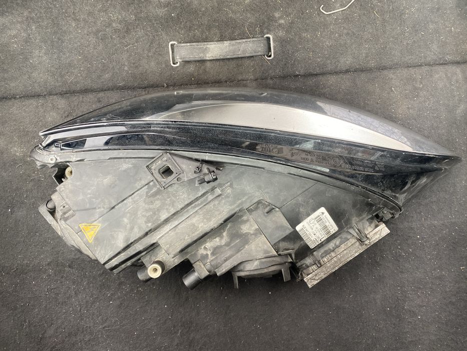 Far Staga Audi TT8j Bixenon adaptiv (cleme rupte/Lipit)