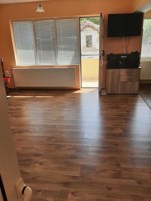 Продавам двуетажна къща