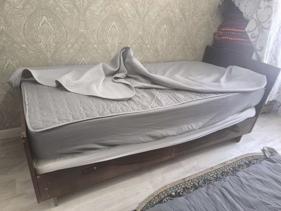 Кровать советская, крепкая.