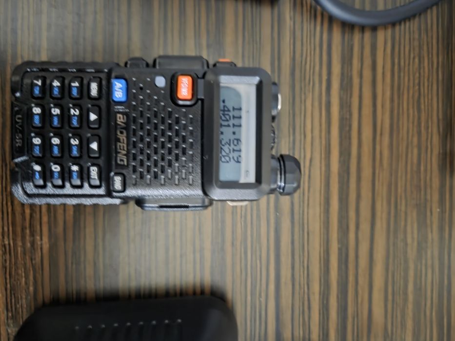 Statie radio portabila Baofeng UV-5R, putere emisie 8W, 3 trepte de putere emisie, Dual Band 136 - 174 MHz / 400-520 Mhz, 128 canale, programabila PMR