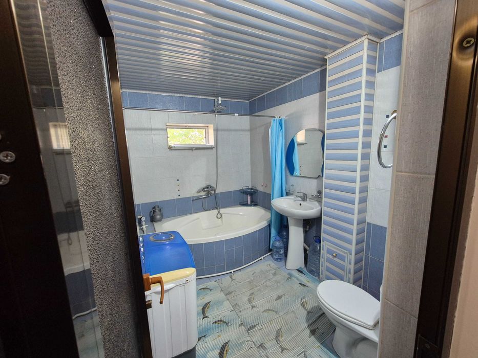 51-maktab Shotarustavilli kvartera ijaraga beriladi 3 xona
