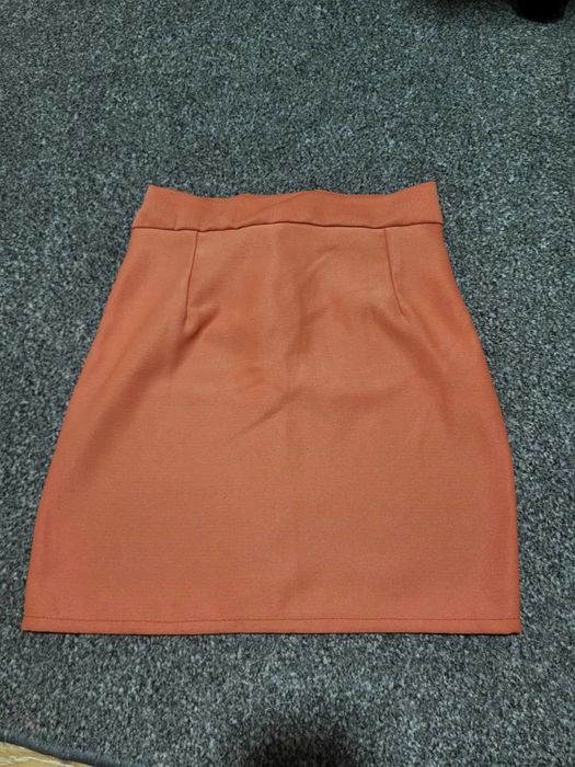 Оранжева лятна пола