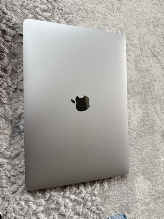Макбук M1 2020 Сатылады
