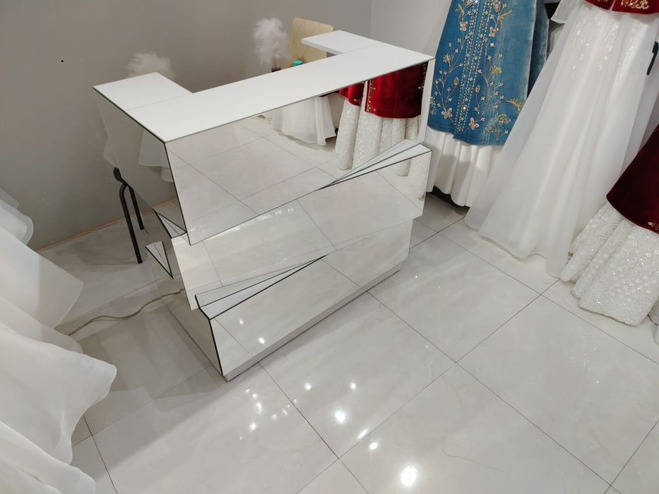 Ресепшен зеркальный