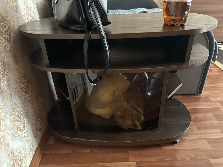 Продам стол для телевизора