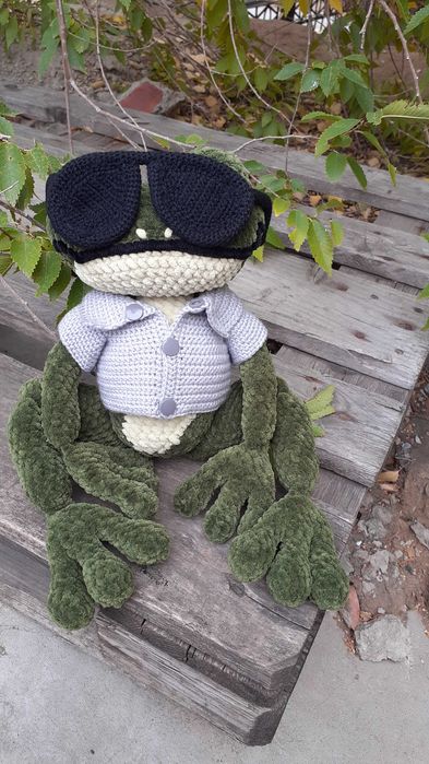 Вязаная игрушка мистер Лягух