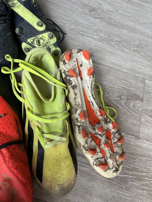 Vand ghete de fotbal diferite marci si marimi