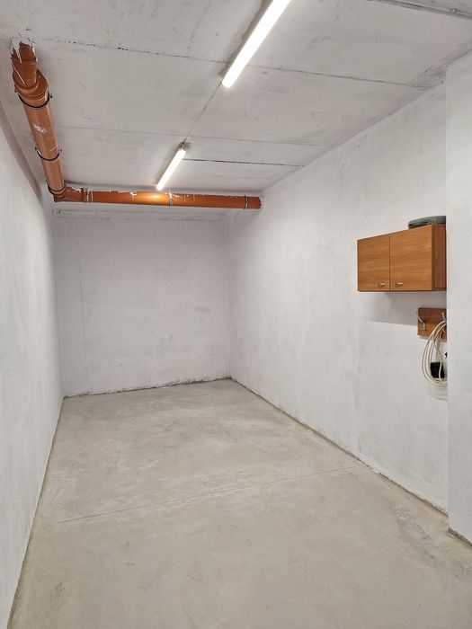 Дава се под наем Гараж / Паркомясто в София, Младост 2 - 30 кв.м за 219.3 € - Снимка #1