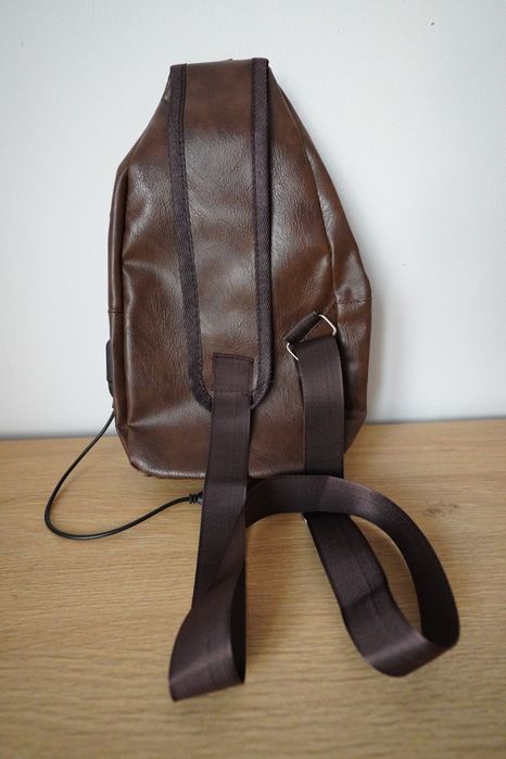 Geanta rucsac sling, piele eco maro, noua
