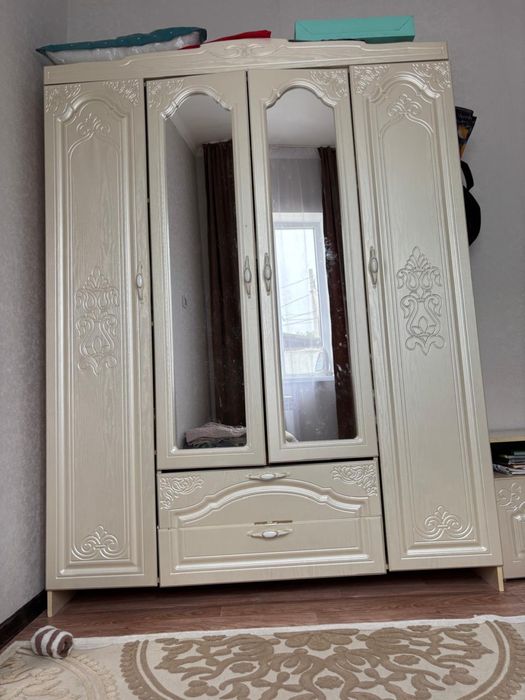 Продам спальный гарнитур без кровати