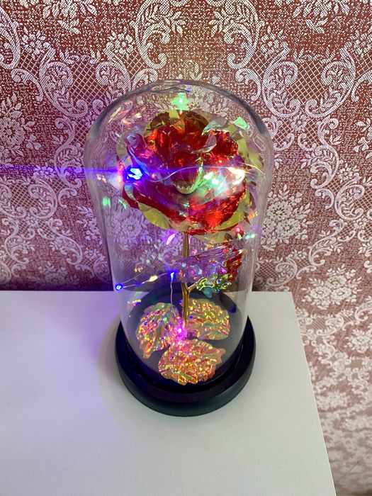 Изкуствена роза в стъкло с LED