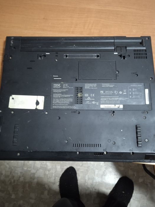 Продам старый ноутбук .