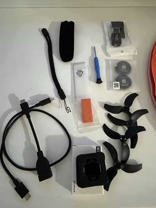 Дрон DJI Avata 2 Fly More Combo (3 батареи) серый