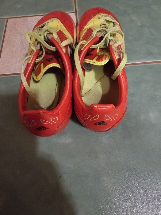 Pantofi fotbal cu crampoane Adidas