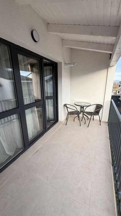 De inchiriat apartament 3 camere Sanpetru