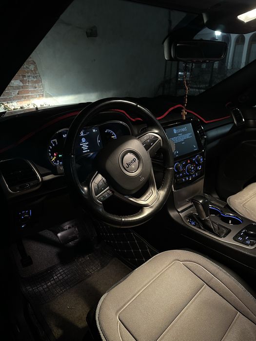 Продавам Джип Гранд Чероки Ларедо 3,6