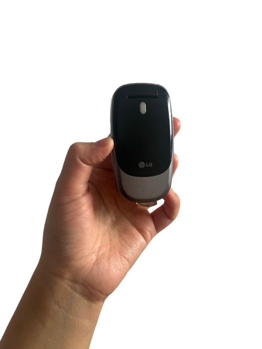 Телефон LG раскладушка