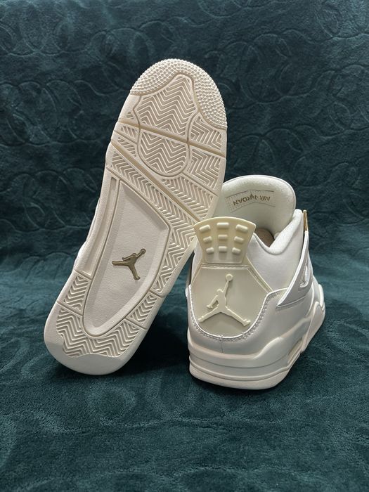 Jordan 4 metalic gold