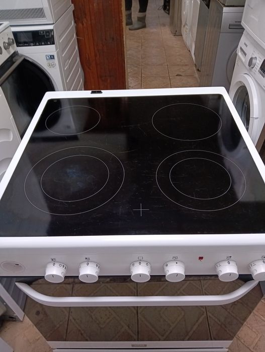 Свободно стояща печка с керамичен плот Voss Electrolux 2годиниГаранция