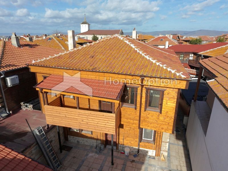 Реновирана двуетажна къща с двор в сърцето на Стария град Несебър