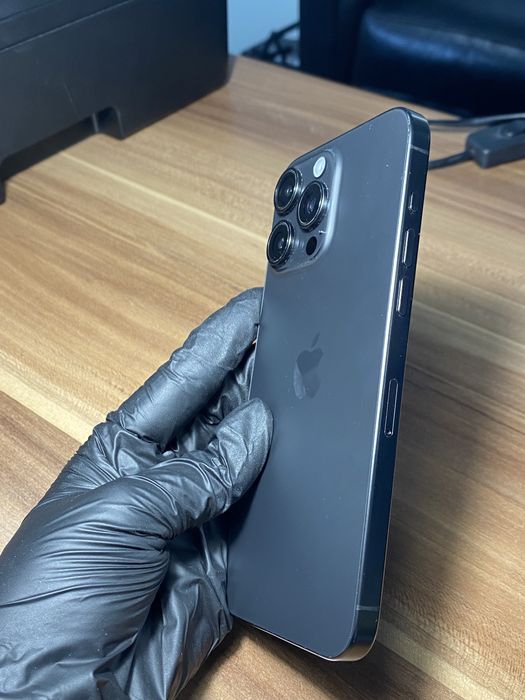 iPhone 15 Pro Max • 256 GB • Black Titanium