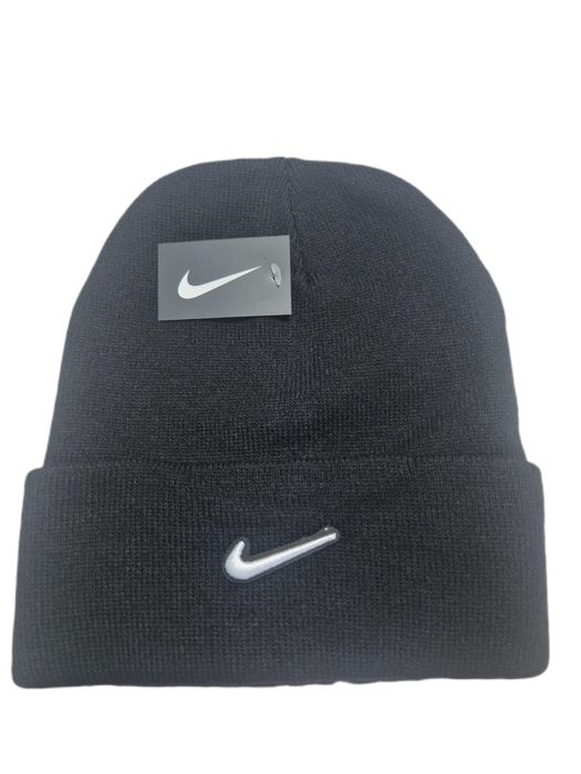 Căciula Nike, nouă cu eticheta