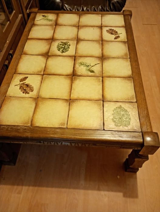 Vând masă din lemn și ceramica + măsuța pe roți set