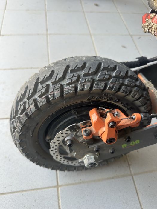 Trotinetă electrică KuKirin G4 – anvelope Road + Off-road incluse