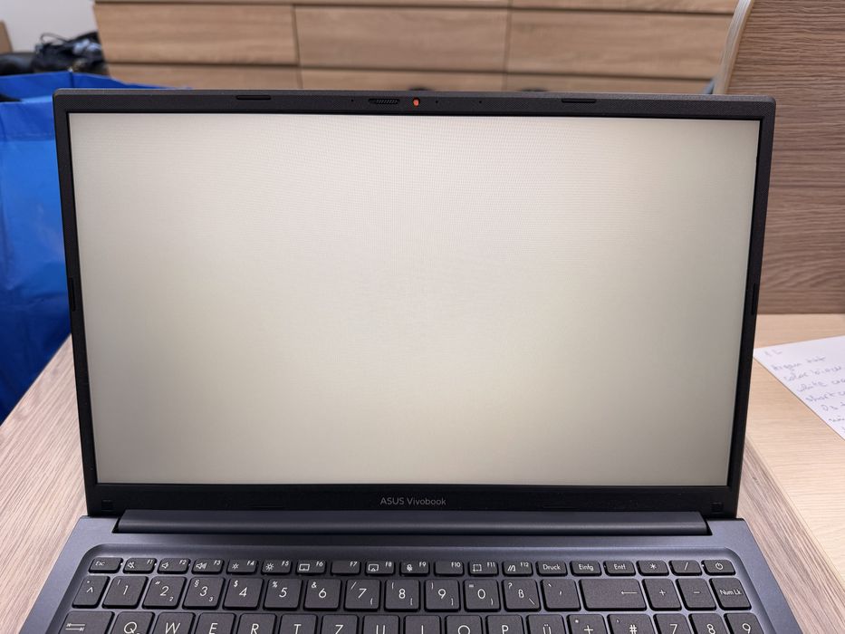 ASUS Vivobook 15 – i5-1335U, 16GB RAM, 512GB SSD, IPS