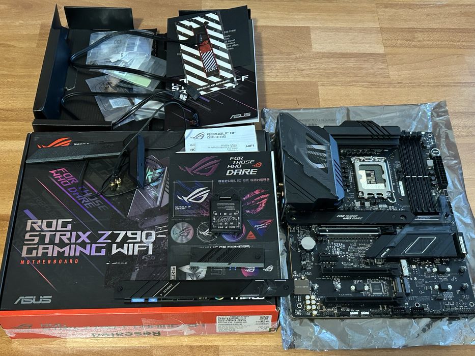 Asus Rog Strix Z790-F Gaming Wifi + i5 - 14600KF