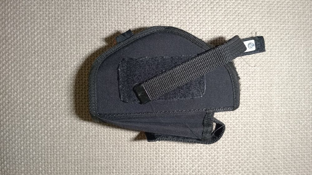 Toc arma cu prindere pe centrura.