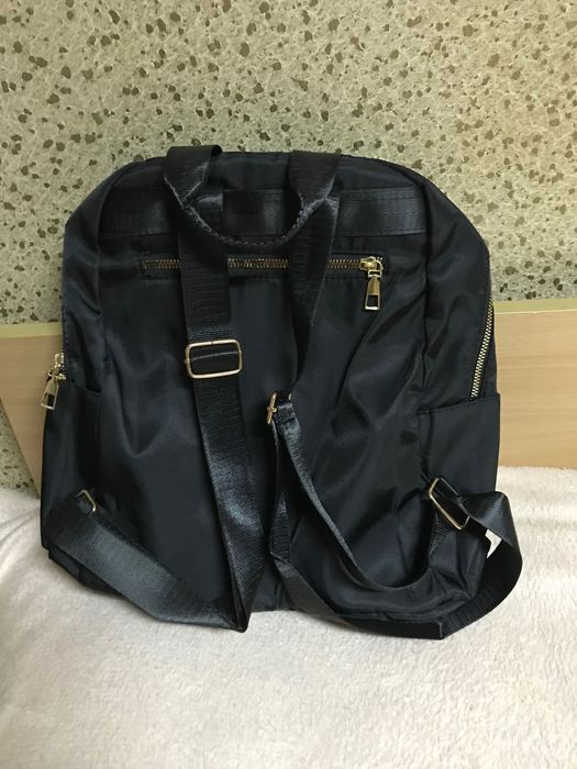 Нова черна раница