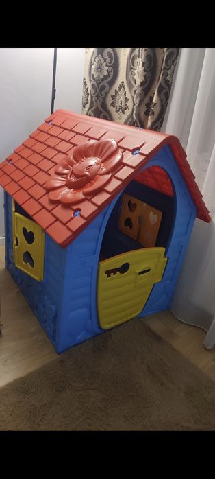 Căsuța de plastic pentru copii