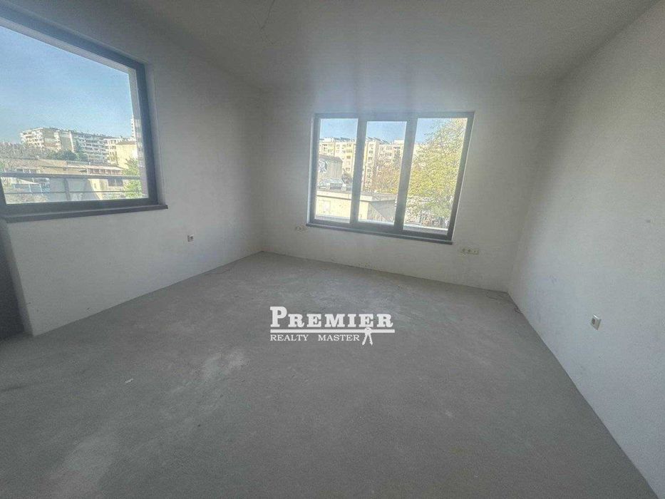 Продава се Тристаен апартамент в Бургас, Изгрев - 119 кв.м за 1471 €/кв.м - Снимка #1