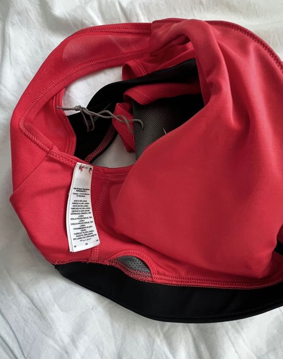 Чисто ново спортно бюстие Nike