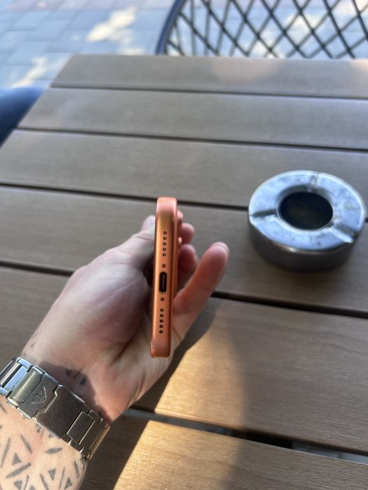Продавам iphone 17 pro 256gb