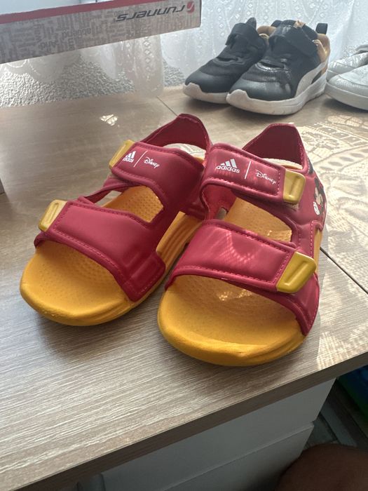 Детски маратонки и сандалети