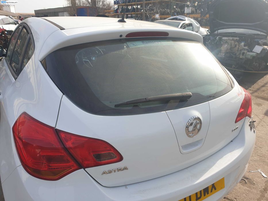 Haion Hayon Capota Portbagaj Dezechipat cu Luneta Geam Sticla Opel Astra J Hatchback 2009 - 2016 Culoare Z40R [K3626]