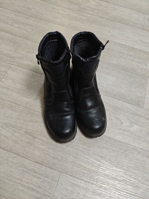 Продам зимние ботинки